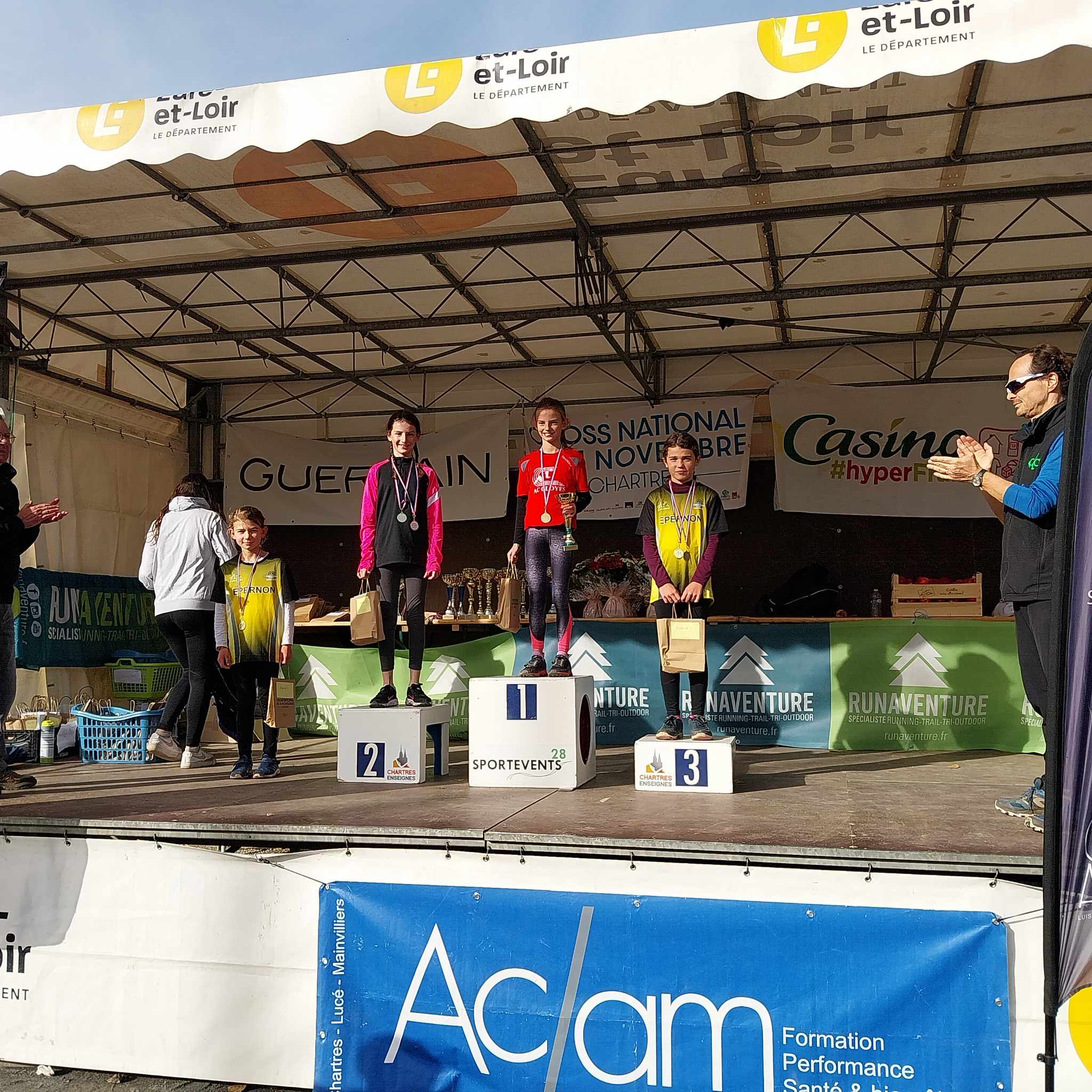 podium elsa cross chartres