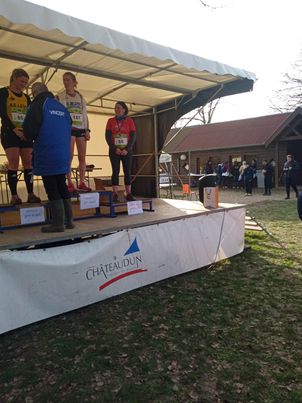 podiummagcross